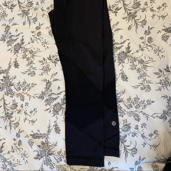 Black Lululemon Legging, Size 4 - Picture 2 of 6